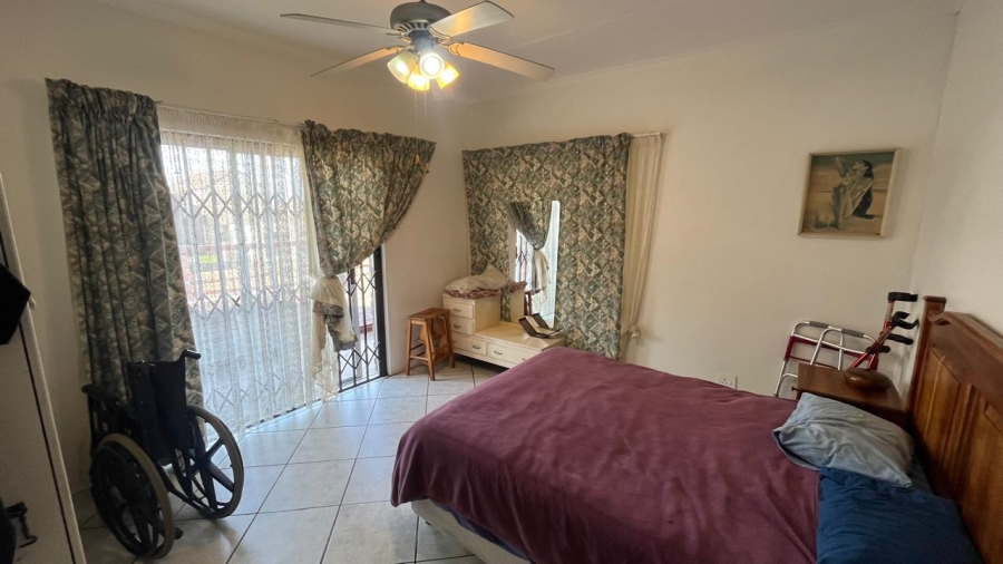 5 Bedroom Property for Sale in Wavecrest Eastern Cape